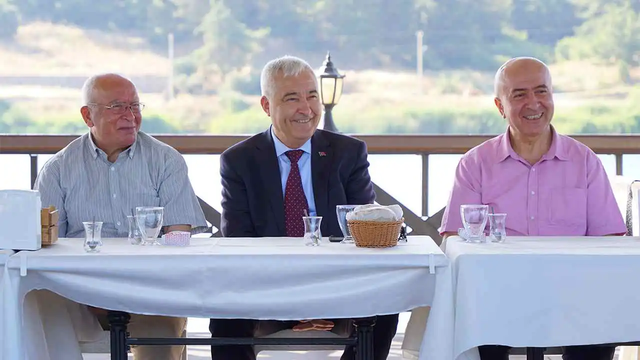 Başkan Türkmen muhtarlarla bir araya geldi: Kemalpaşa’yı birlikte yöneteceğiz haberinin görseli