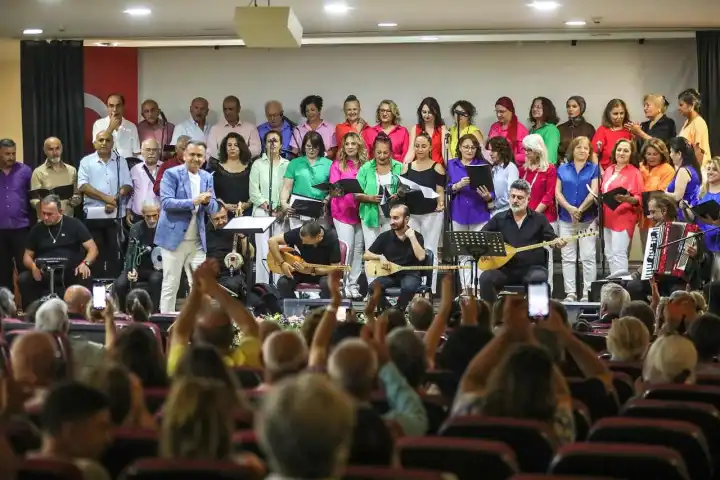 Bayraklı’da Türk Halk Müziği gecesi