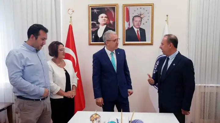 Ege’den öğretmenler için Okul+Aile İşbirliği El Kitabı