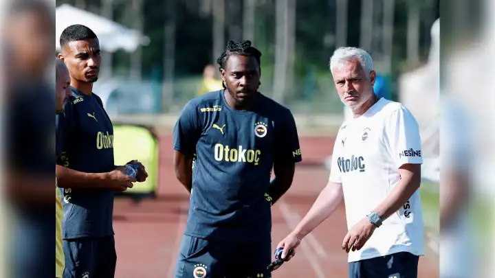 Fenerbahçeli Osayi-Samuel saatinin çalındığını iddia etti