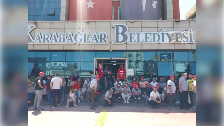 Karabağlar'da bıçak kemikte: İşçiler oturma eylemine çıkacak! 