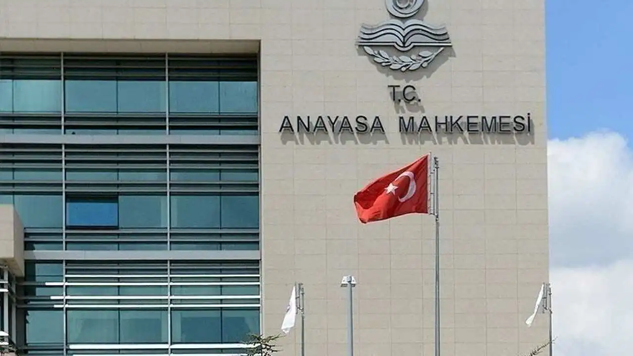 Memurların disiplin cezası zamanaşımına iptal kararı! haberinin görseli
