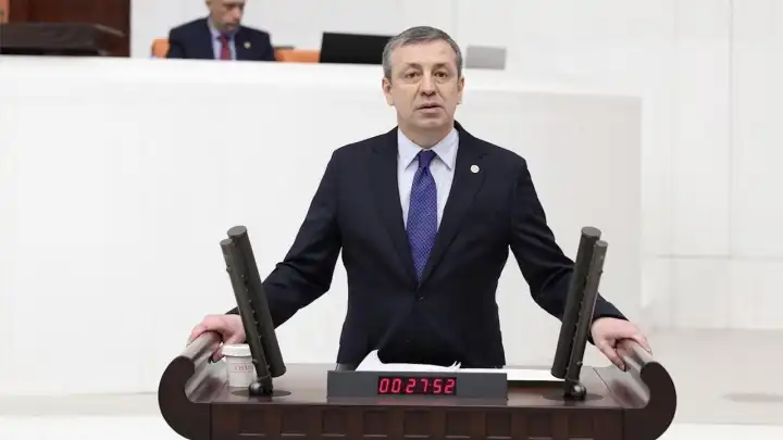 Türeli’den İzmir’e geçmiş olsun mesajı: 3 orman arazözü yanarak zarar gördü