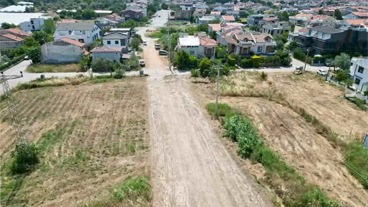 Urla’da 40 yıllık ulaşım sorunu tarihe karıştı: İnönü Caddesi trafiğe açıldı haberinin görseli