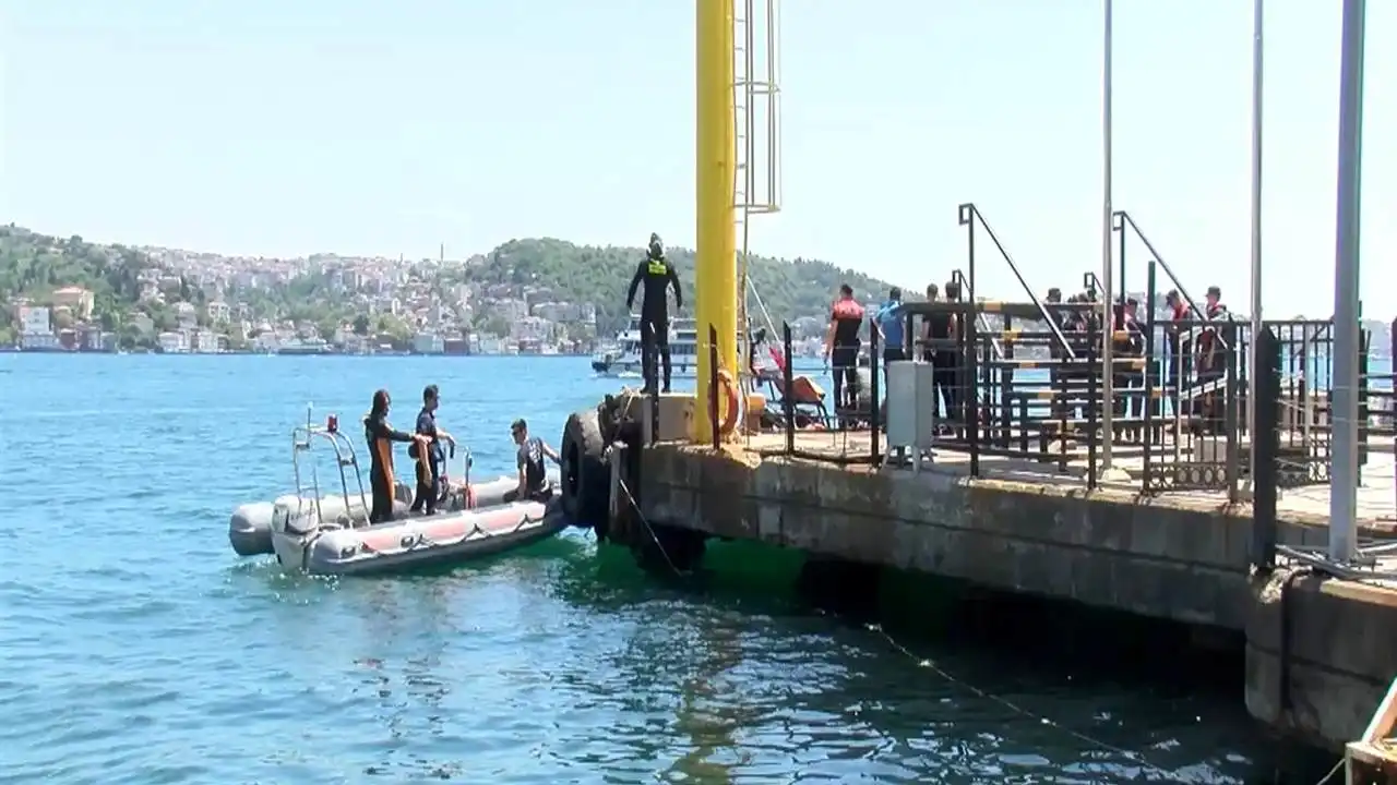15 Temmuz Şehitler Köprüsü'nde intihar olayı: Köprüden boğaza atladı! haberinin görseli