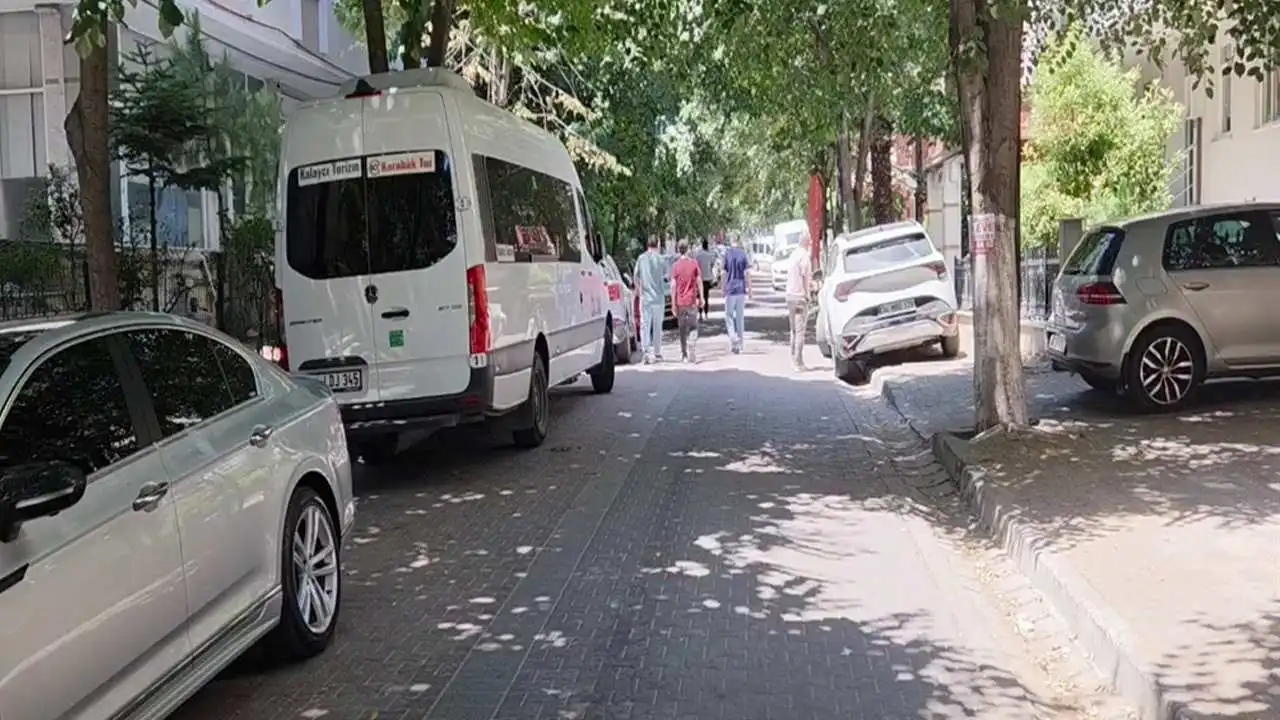 İstanbul'da dehşet görüntüler: Evinin önünde alkol içen iki kişiyi vurdu haberinin görseli