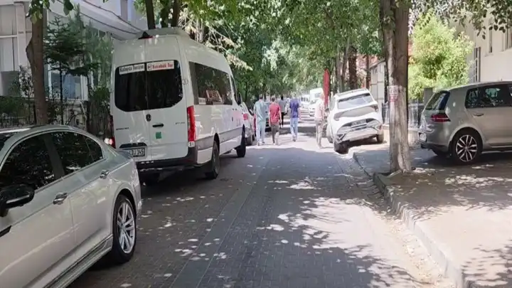 İstanbul'da dehşet görüntüler: Evinin önünde alkol içen iki kişiyi vurdu