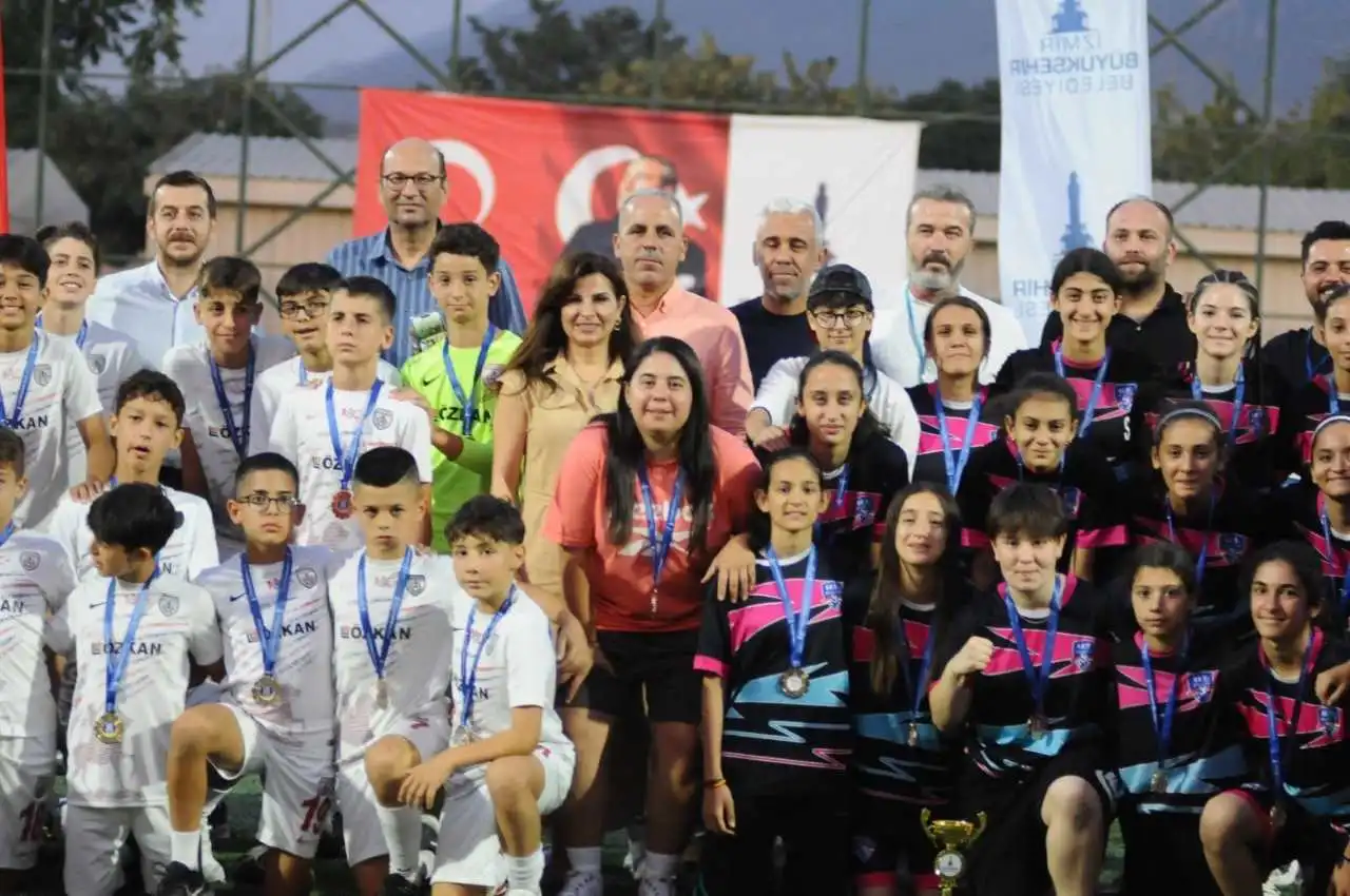 İzmir’de Büyükşehir’in sponsor olduğu ligler tamamlandı haberinin görseli