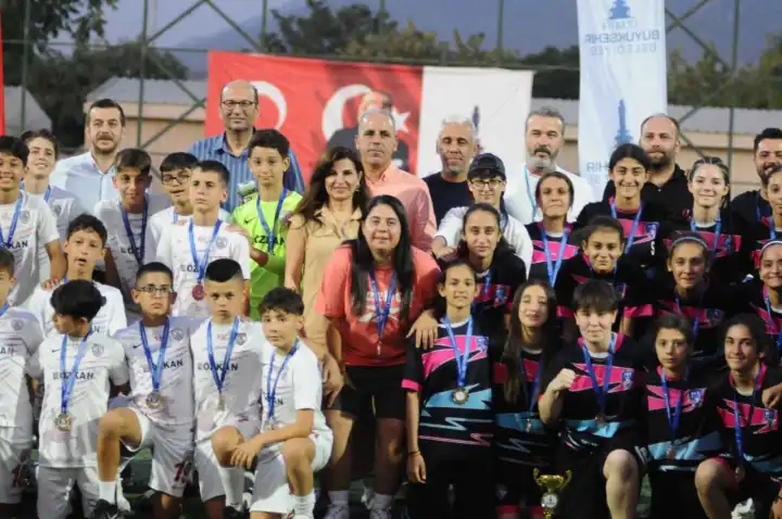İzmir’de Büyükşehir’in sponsor olduğu ligler tamamlandı