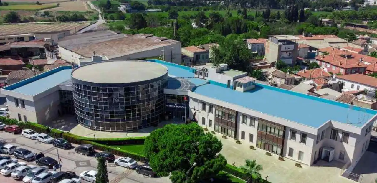Menemen Belediyesi’nden yangın bölgesine MAKUR ekibiyle tam destek haberinin görseli