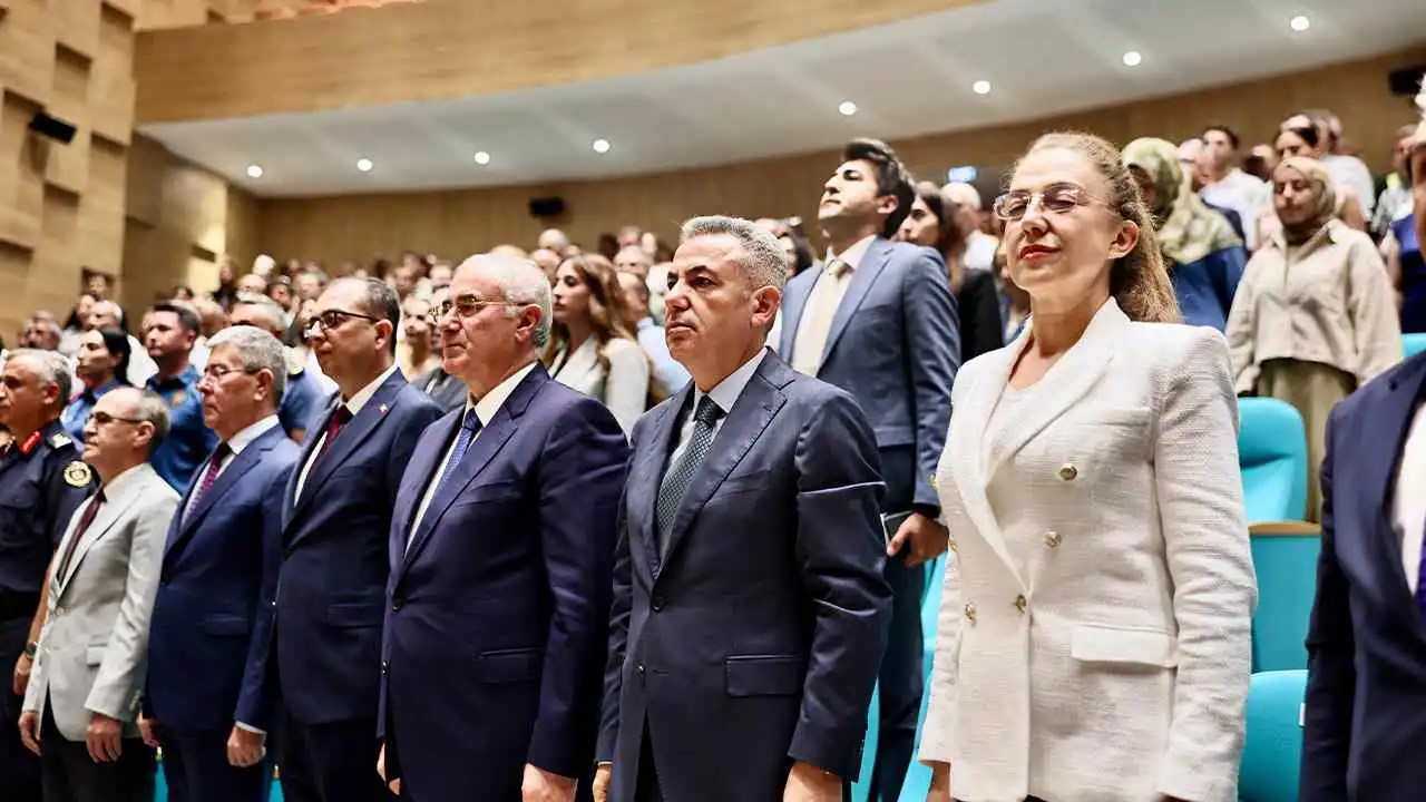 ‘Ulusal ve Uluslararası Perspektiften İnsan Haklarına Erişim’ paneli yoğun katılımla gerçekleşti haberinin görseli