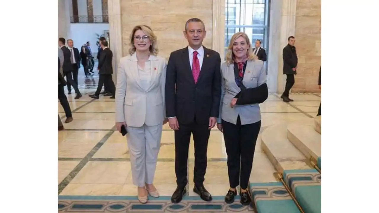 CHP’de kritik dava öncesinde Kurun’dan Özel’e tam destek haberinin görseli