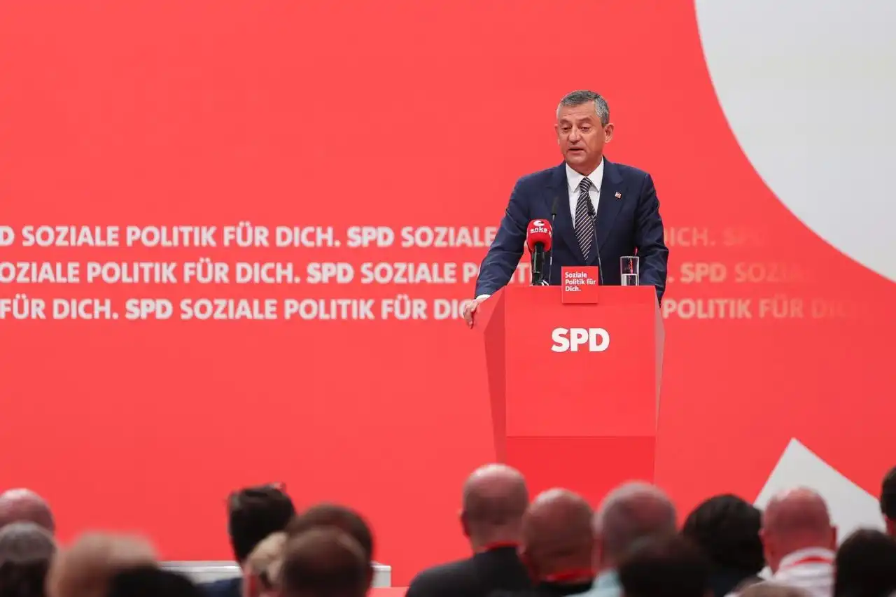 CHP lideri Özgür Özel Almanya’dan seslendi: Bölgemizde kalıcı bir ateşkesi, barış ve istikrar ortamını arzuluyoruz haberinin görseli