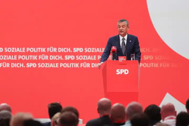 CHP lideri Özgür Özel Almanya’dan seslendi: Bölgemizde kalıcı bir ateşkesi, barış ve istikrar ortamını arzuluyoruz
