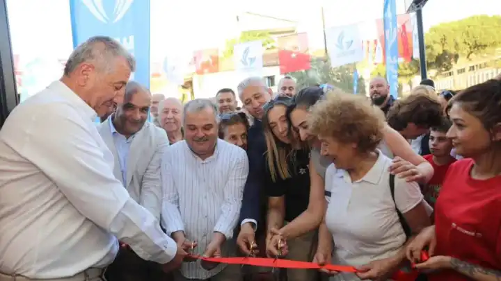 Güzelbahçe’de aynı gün iki açılış birden