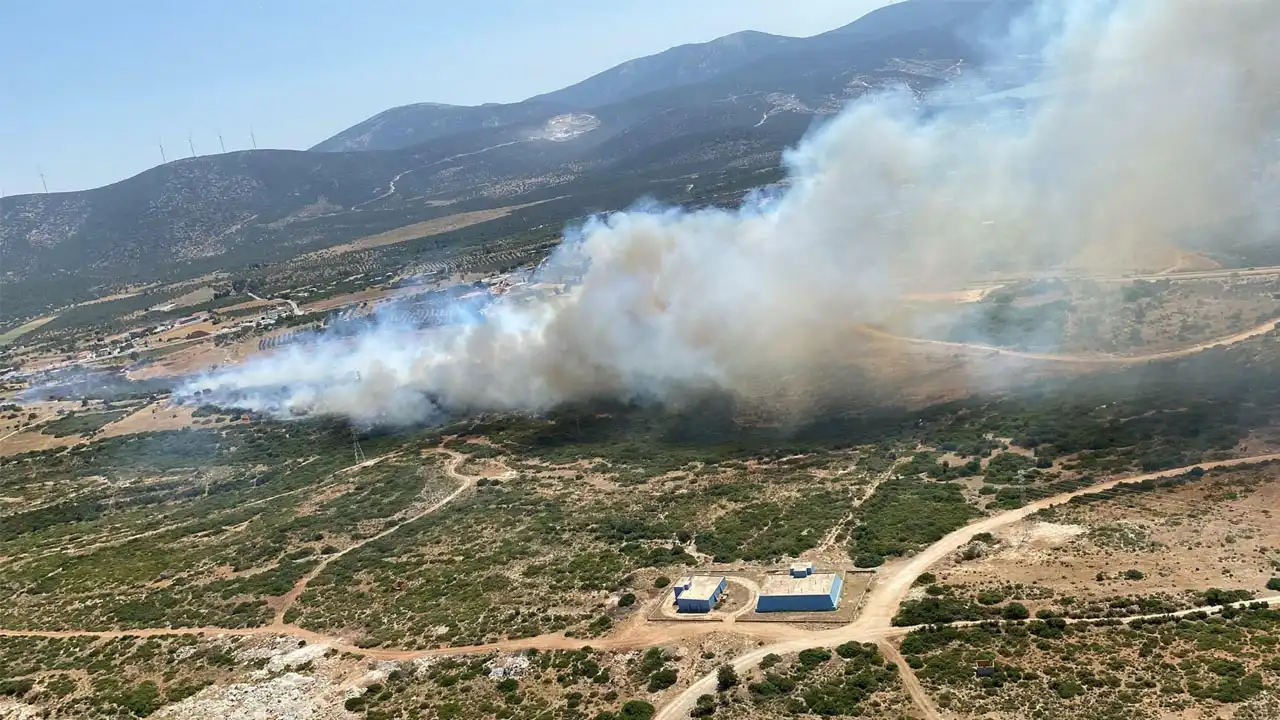 Aydın’da makilik alanda yangın: Alevlere havadan ve karadan müdahale haberinin görseli