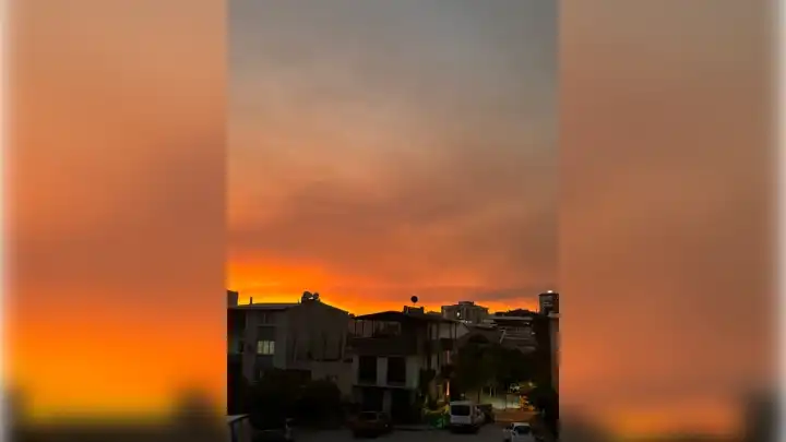 İzmir'de gökyüzü turuncuya büründü