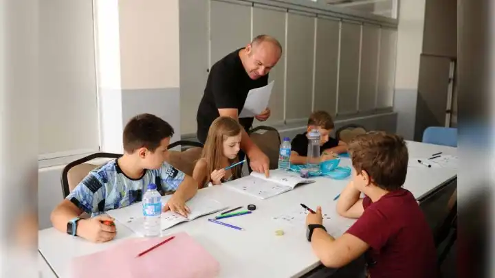 Karşıyaka’da yaz tatiline belediye eli: Aydınlık yarınları birlikte inşa ediyoruz 