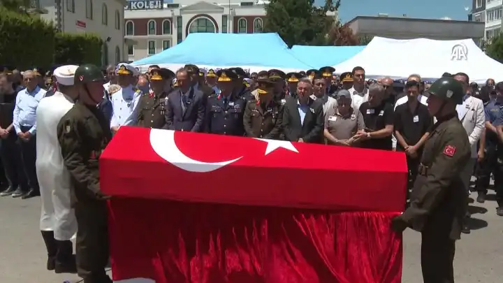 Şehit pilot Maden, İzmir'de son yolculuğuna uğurlandı