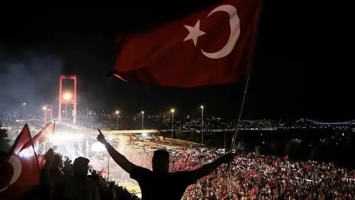 15 Temmuz resmi tatil mi, hangi güne denk geliyor? 15 Temmuz özel sektöre tatil mi?
