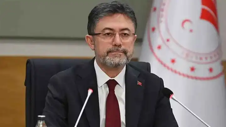 Bakan Yumaklı’dan İzmir açıklaması: Yangın 3 noktada devam ediyor! haberinin görseli