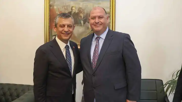 Çiçek’ten Özel’e destek: Özel ile omuz omuza yürümek bir onur 