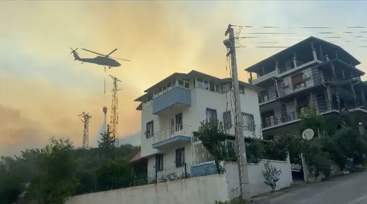 İzmir'de orman yangını 2'nci gününde: Atatürk Mahallesi tahliye edildi