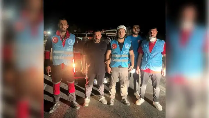 İzmir’de orman yangınlarına karşı Ülkü Ocakları seferber oldu