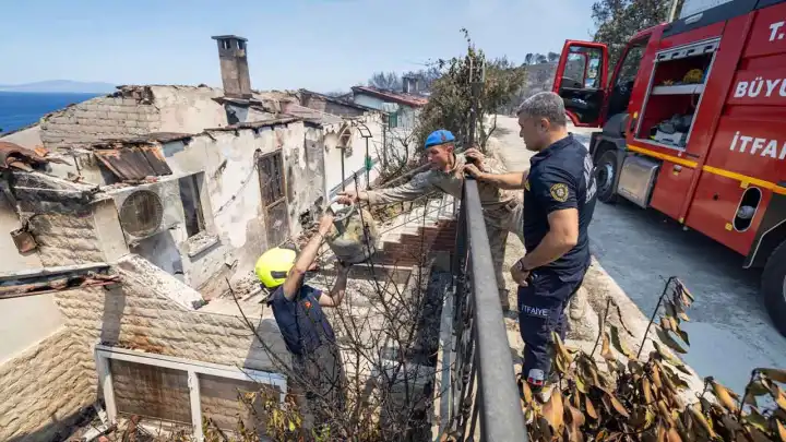 İzmir haber: Büyükşehir ekipleri tüm birimleriyle sahada