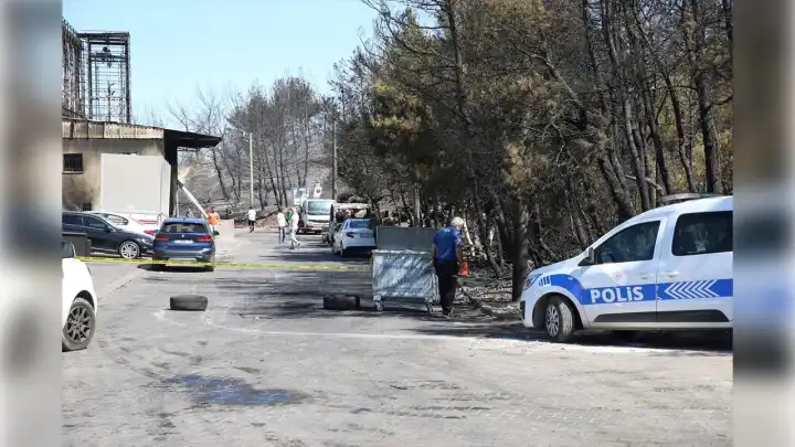 İzmir haber: Yangının sıçradığı galericiler sitesinin son hali