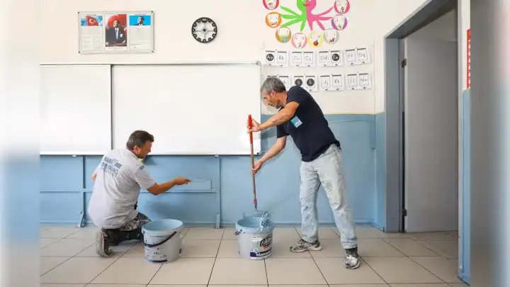 Narlıdere Belediyesi’nden okullara yaz tatili mesaisi