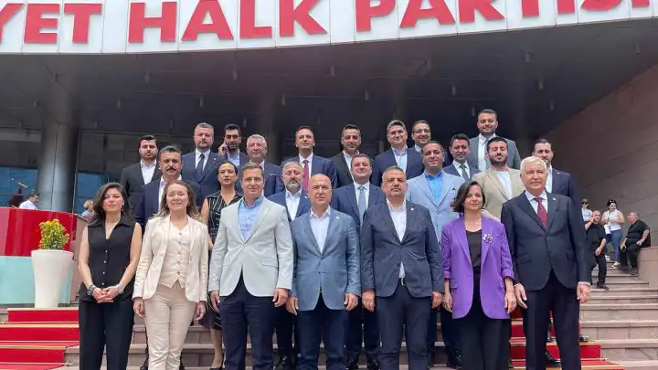 Sengel: Kurultay davası değil, değerlere yönelik bir baskı girişimi