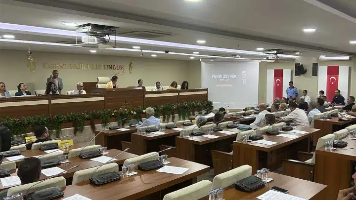 AK Partili Eroğlu’ndan Başkan Kınay’a sert eleştiriler: Karabağlar A.Ş. üzerinden belediyenin parasını dağıtıyorsunuz