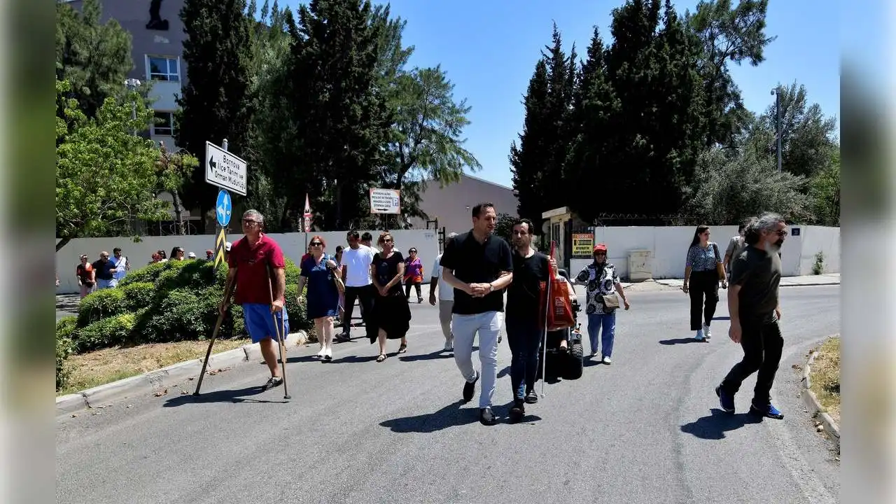 Başkan Ömer Eşki Bornova’da erişilebilirlik için yürüdü: Engelleri biz kaldıracağız haberinin görseli