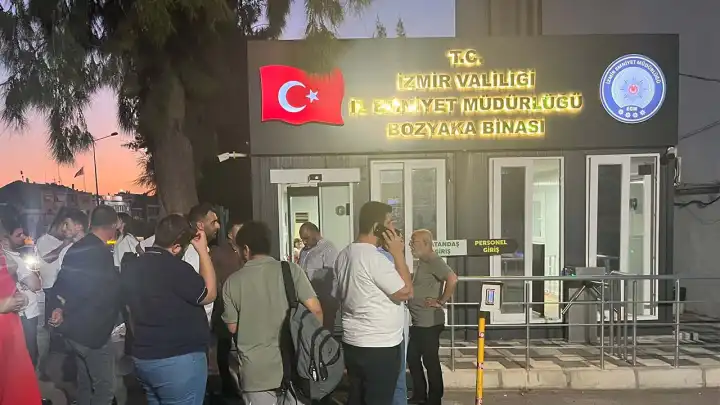 CHP İzmir İl Başkanı Şenol Aslanoğlu emniyete getirildi