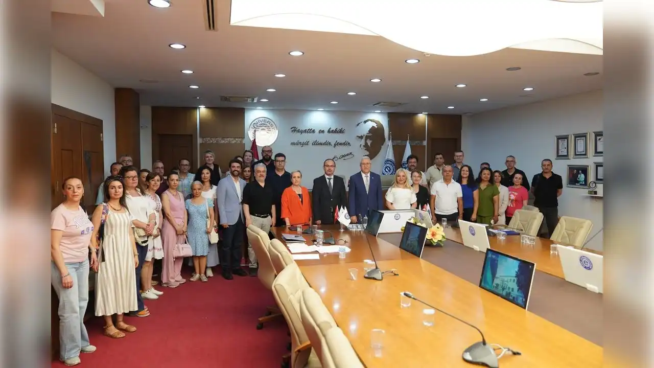 Ege Üniversitesi'nde yeni akademik yıl için ortak akıl zamanı: Rektör Budak fakültelerle bir araya geldi haberinin görseli