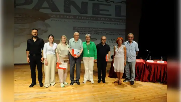 İzmir Attilâ İlhan'ı unutmadı