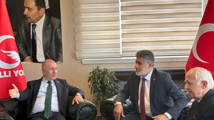 Ümit Özdağ, Milli Yol Partisi Genel Başkanı Remzi Çayır'ı ziyaret etti