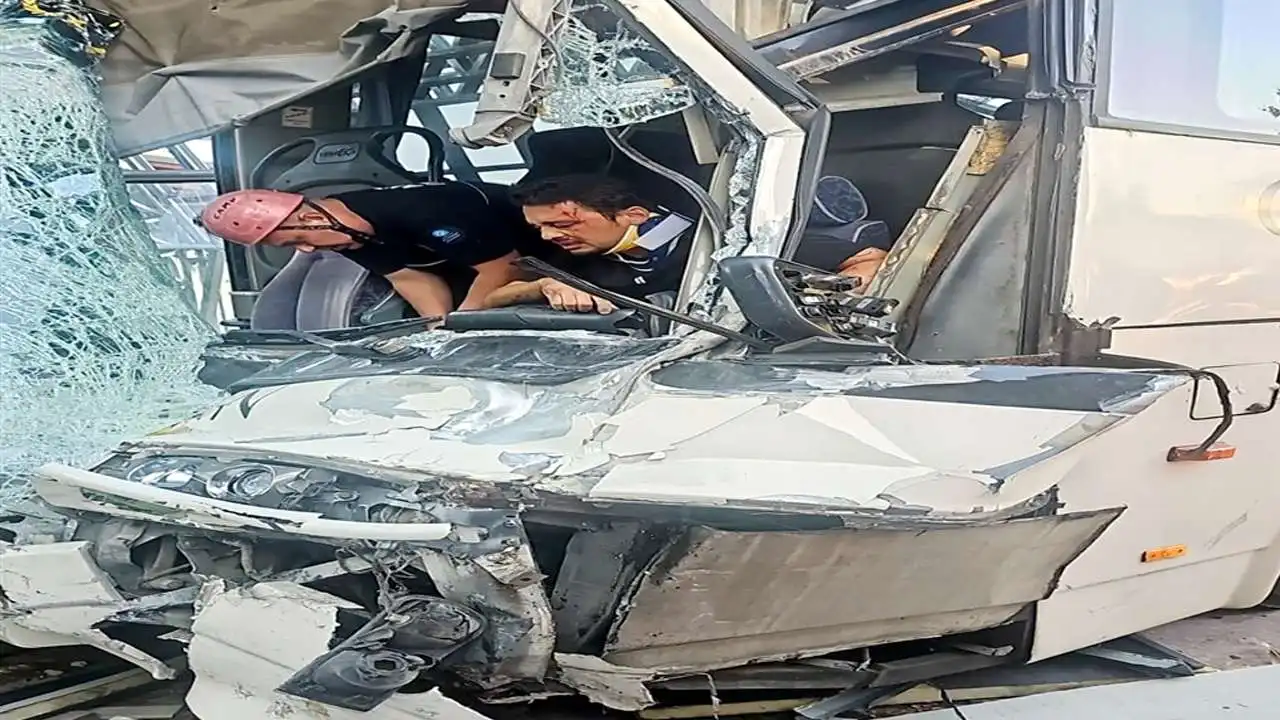 Zincirleme trafik kazası: Çok sayıda yarılı var! haberinin görseli