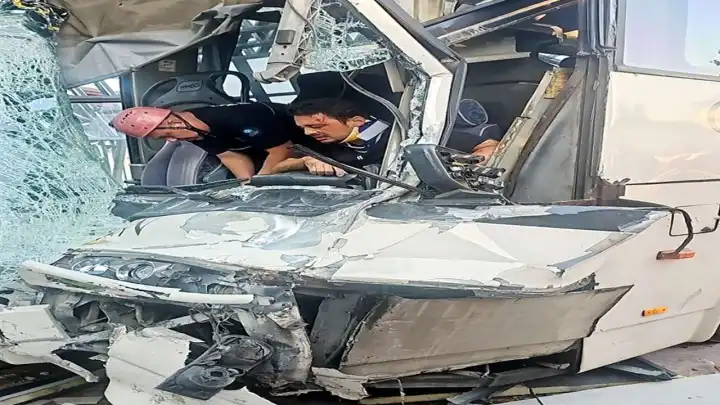 Zincirleme trafik kazası: Çok sayıda yarılı var!