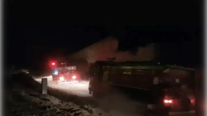 Balıkesir’de dün akşam başlayan yangın devam ediyor