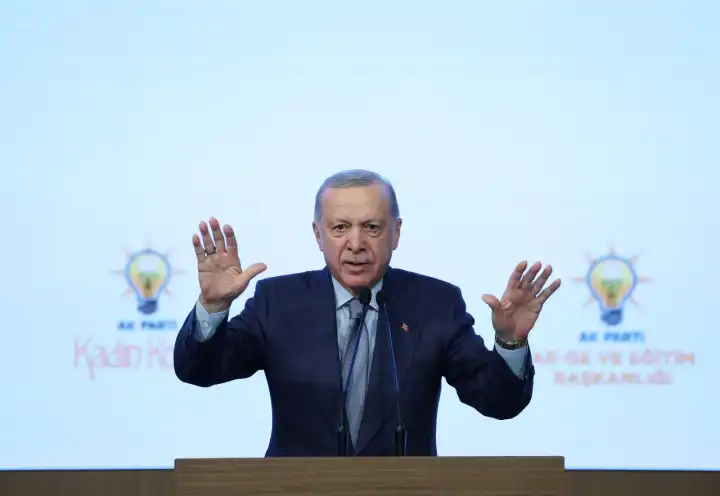 Cumhurbaşkanı Erdoğan’dan CHP lideri Özel’e ‘Leman’ tepkisi 