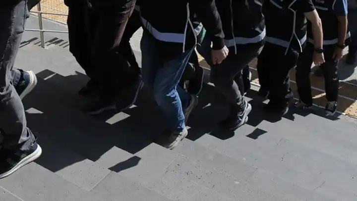 İzmir’de yolsuzluk soruşturması: Gözaltı sayısı 137’ye yükseldi!