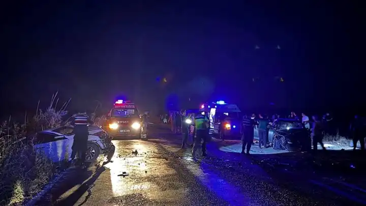 Balıkesir'de  zincirleme kaza: 3 kişi yaşamını yitridi!