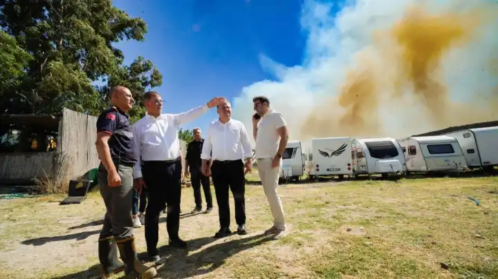 Başkan Tugay yangın bölgesinde: Havadan söndürme kapasitemiz artırılmalı