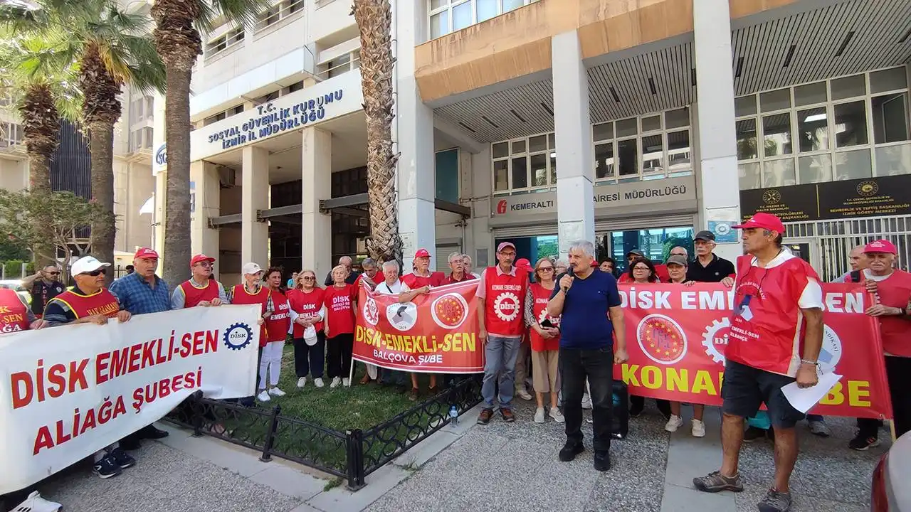 İzmir’de emekliler yoksulluğa karşı eylemde haberinin görseli