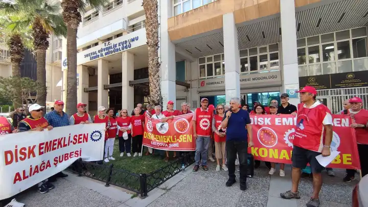 İzmir’de emekliler yoksulluğa karşı eylemde