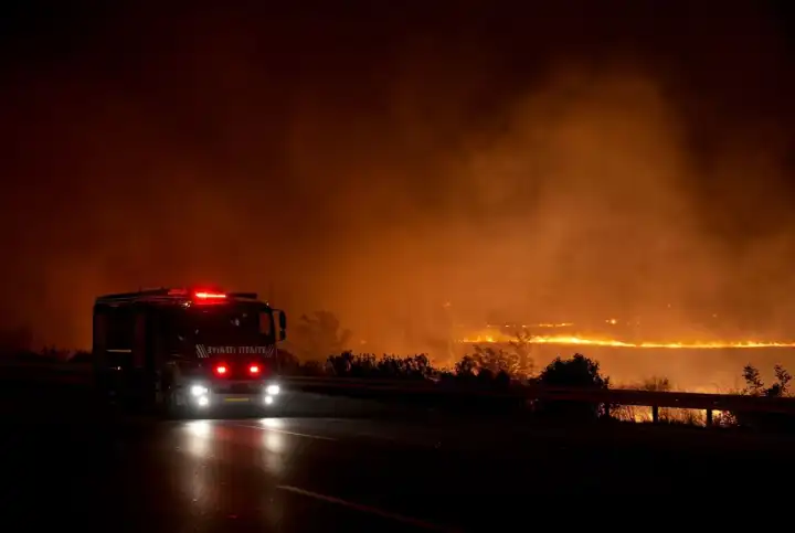 İzmir’in dört bir yanı yanıyor: İzmir’de hangi yollar kapalı?