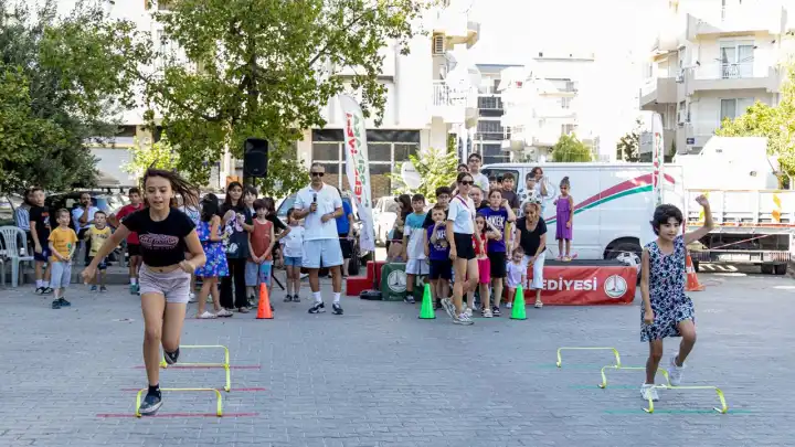 Karşıyaka’da mahalle kültürü canlanıyor: Sokak Senin Mahalle Olimpiyatları başladı