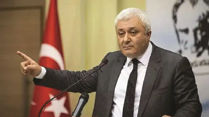 Özkan’dan Bakan Yumaklı’ya mesaj: Çeşme’de yangını söndüremiyorsanız istifa edin
